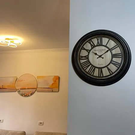 Lux 2 1 Min Walk To *