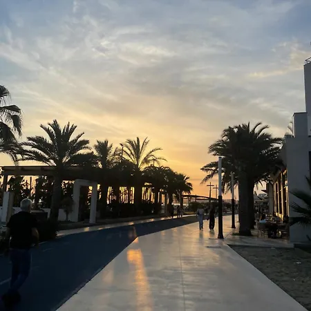 Lux 2 1 Min Walk To Appartement Durrës